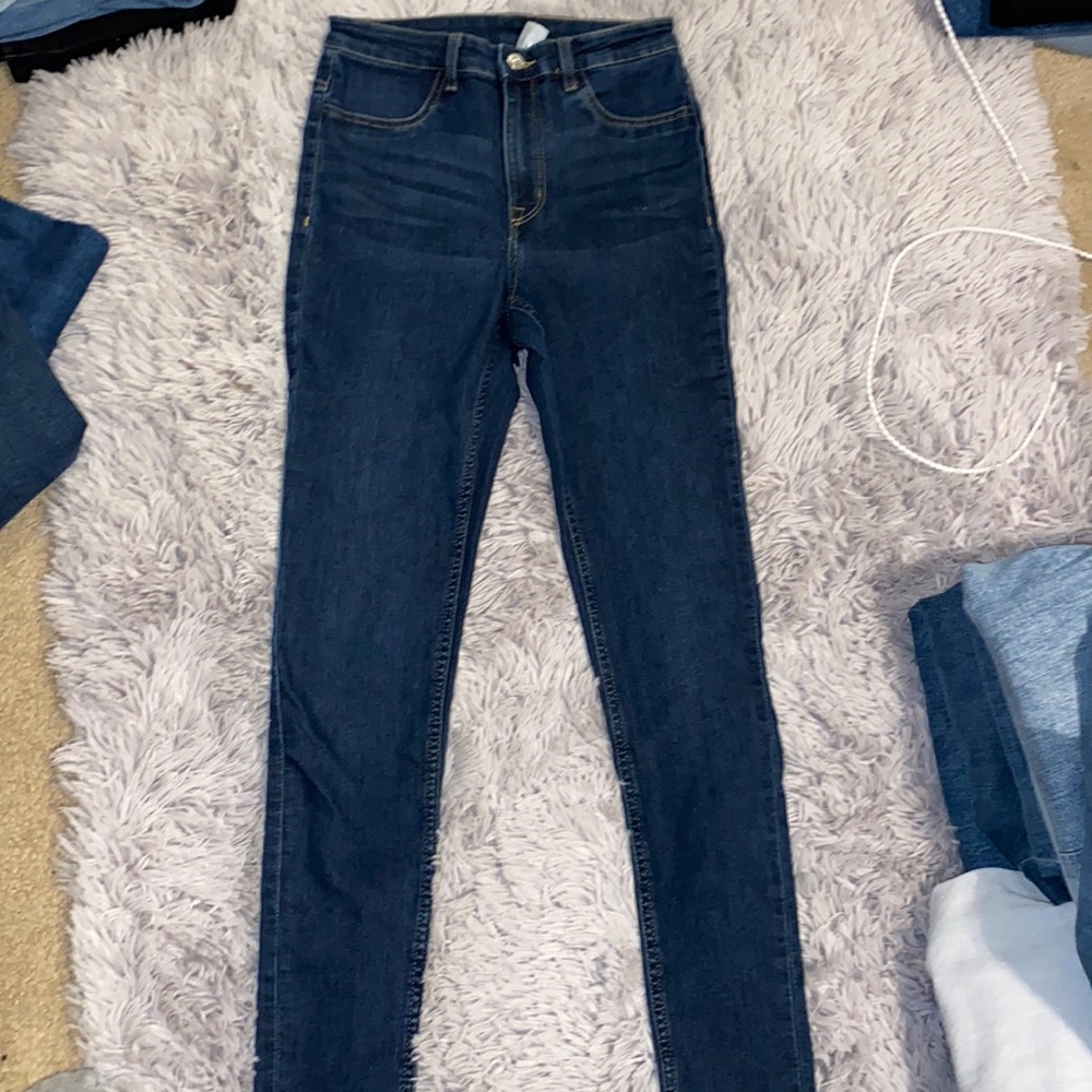 Like new H&M dark denim skinny jeans